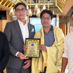 एन्फा जापानका संरक्षक रोबिन प्रसाद शेरचनद्धारा टोकियोमा लेखक अर्यालको सम्मान